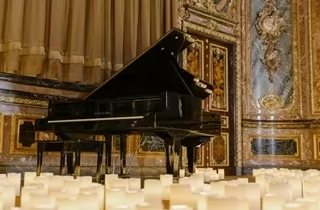 концерт Вселенная неоклассики при свечах в Бронзовом зале особняка Половцова