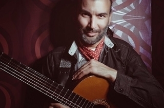 концерт Tono Alcalde (гитара, вокал)/Испания и его группа